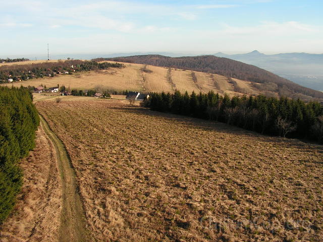Mittelgebirge a Stropník z beobachtungstelle na Wolfbergu