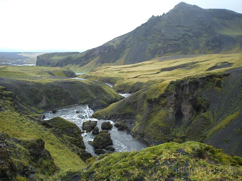 Nad vodopádem Skogafoss